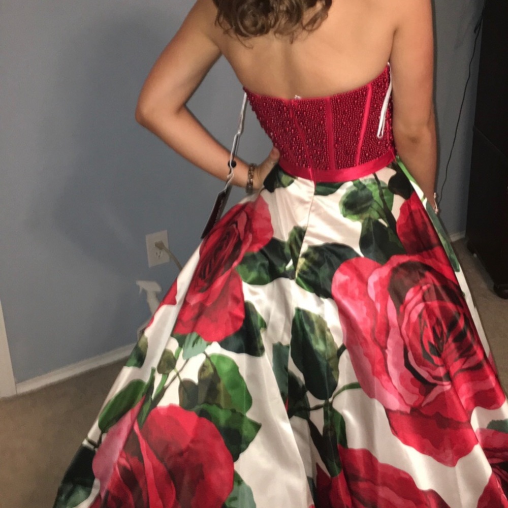 Sherri Hill Prom. #52039.